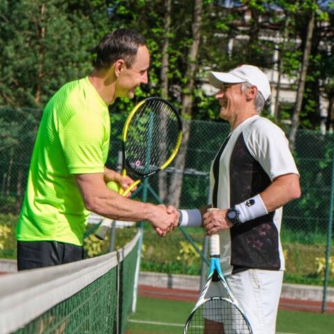 Теннисный корт